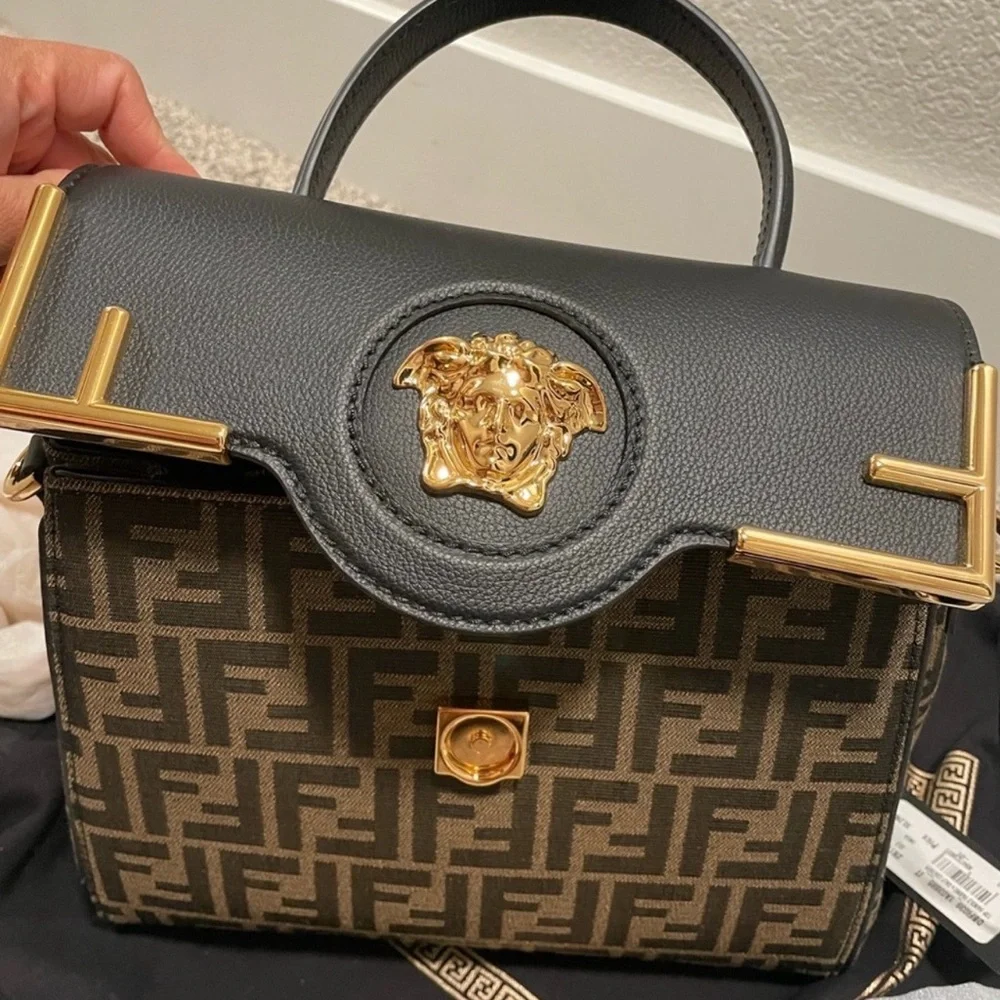 Fendace (Fendi and Versace
Collaboration) Limited edition handbag
La Medusa. - Picture 2 of 8